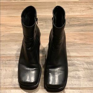 Women’s wide heeled boots.